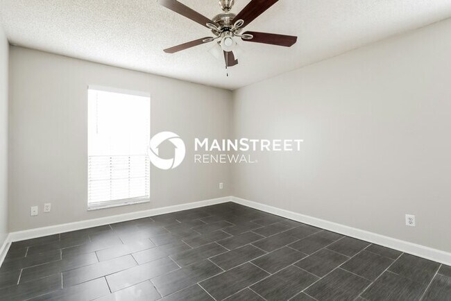 Building Photo - 3 Bedroom Pet-Friendly Home in Jacksonville, FL with Main Street Renewal