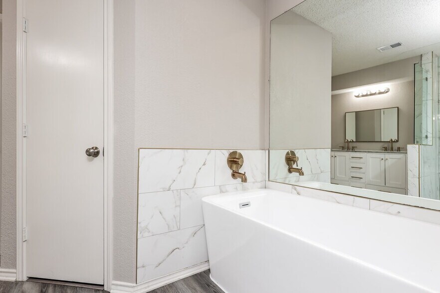 Building Photo - 608 Wisterglen Dr