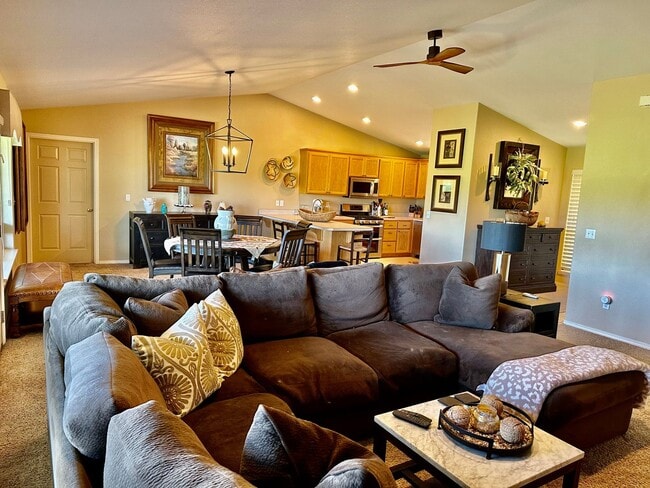 Building Photo - 3bdrm, 2bath Harbor Isles Golf Course Condo with deck