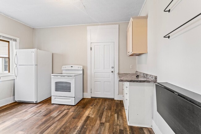 Building Photo - Charming 1 Bedroom near Noblesville High School and Downtown.