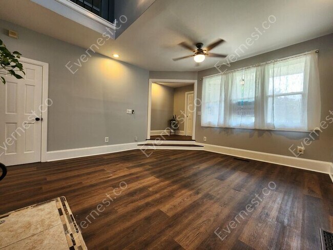 Building Photo - 41 Delta Pl NE