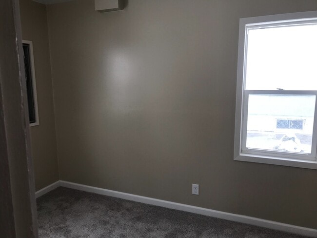 Building Photo - Recently Updated!