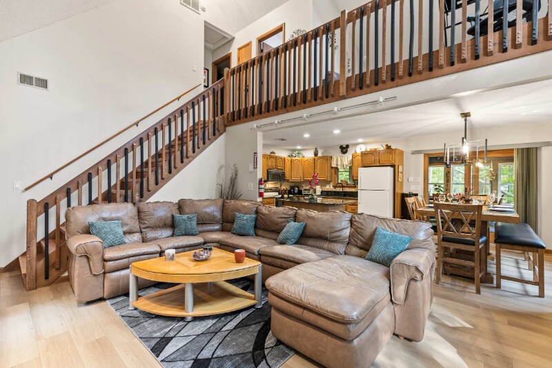 Building Photo - 2174 Lakeview Dr E