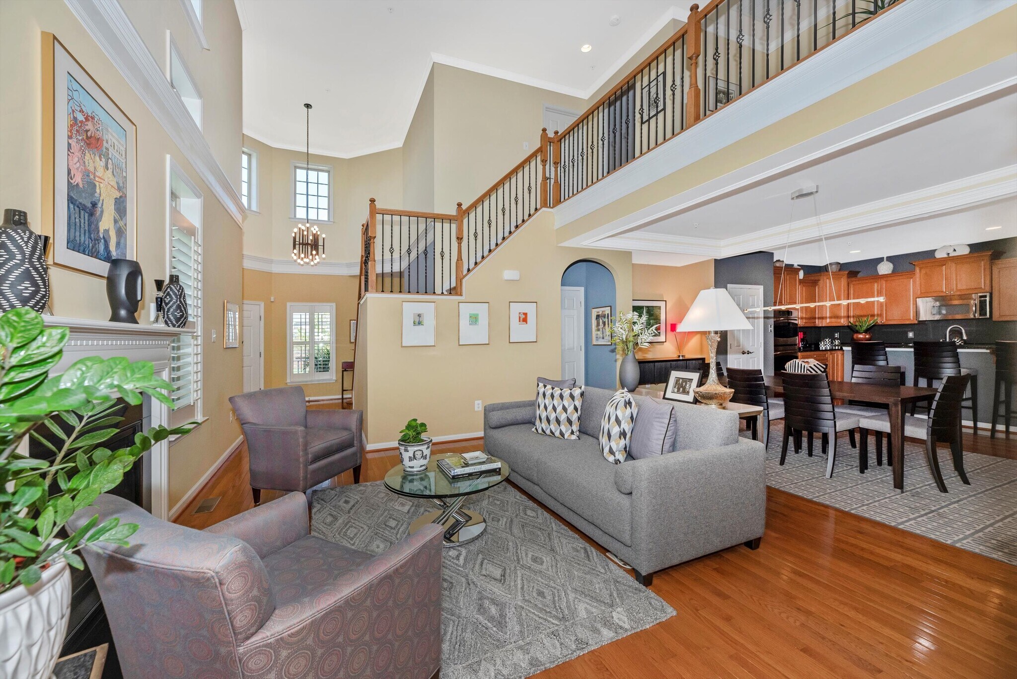 Open, high ceiling living room - 2507 Mill Race Rd