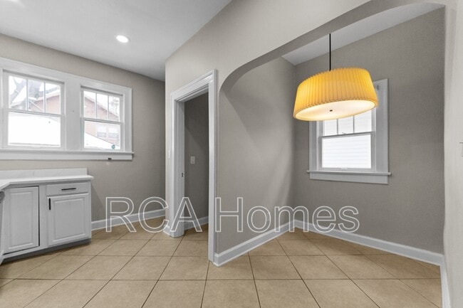 Building Photo - 4704 Broadway St