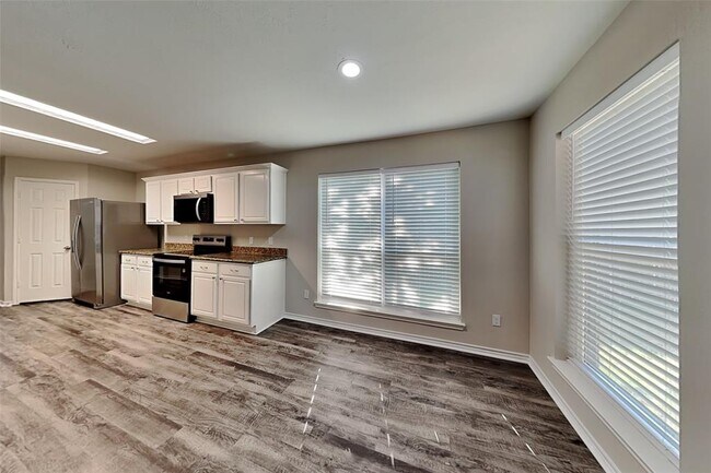 Building Photo - 20403 Timber Trail Way