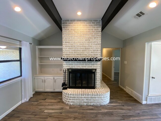 Building Photo - 9 Brookfield Ct