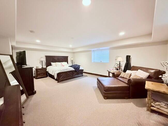 Building Photo - 271 Black Bear Dr