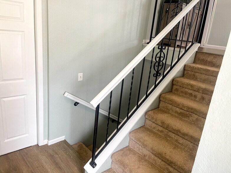 Building Photo - 2418 Marquette Dr