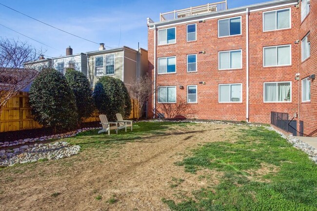 Building Photo - 420 16th St SE