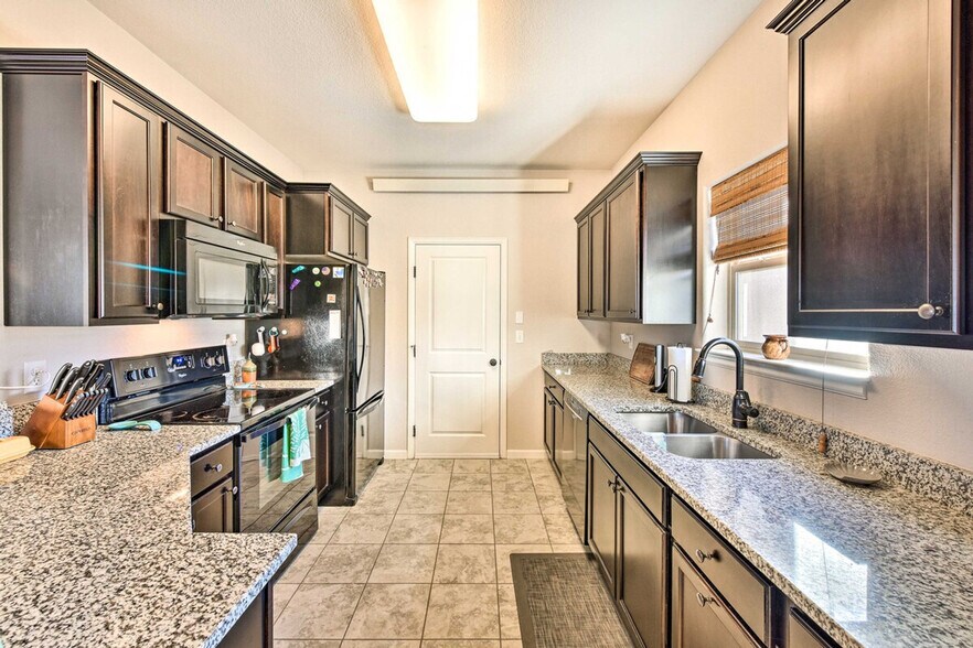 Building Photo - 10481 Table Rock Ct