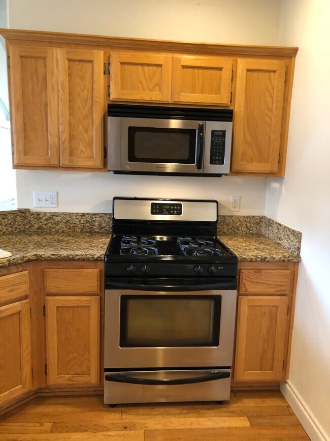 Building Photo - 813 Solano Cir