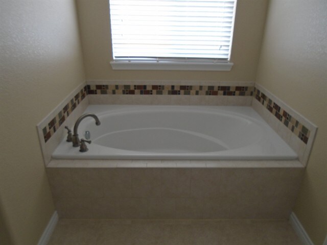 Building Photo - 3548 Maple Cir