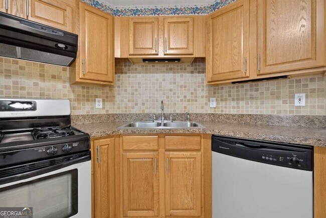 Building Photo - 72 Victorian Cir
