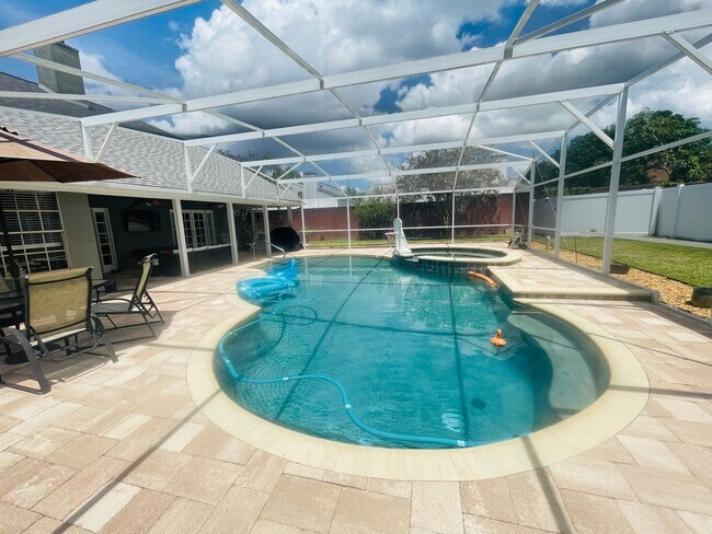 Building Photo - Pool Home BRYN MAWR-5328 Rockbourne Ct Orl...