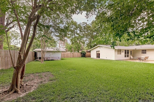Building Photo - 8245 Rainbow Dr