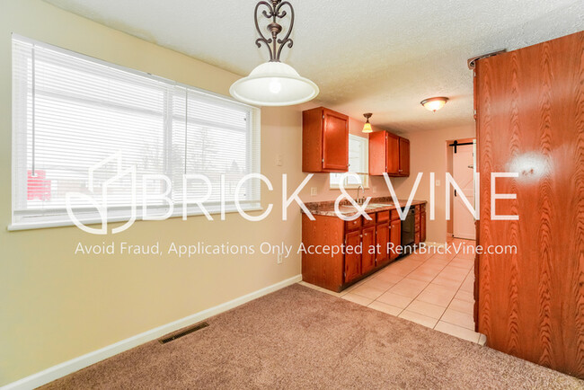 Building Photo - 7027 Lemert Ln