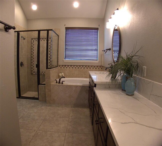Building Photo - 14400 Senia Bend