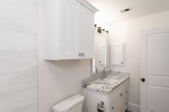 Building Photo - 3821 N Braeswood Blvd