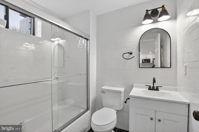 Building Photo - 712 N American St