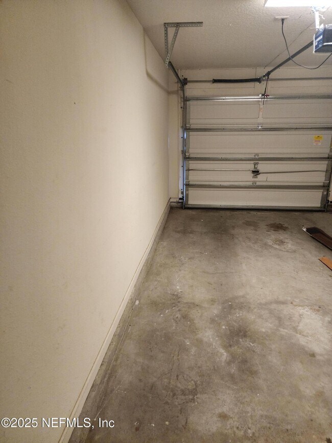 Building Photo - 490 Hopewell Dr