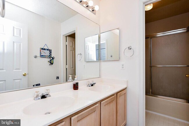 Building Photo - 5318 Halibut Pl
