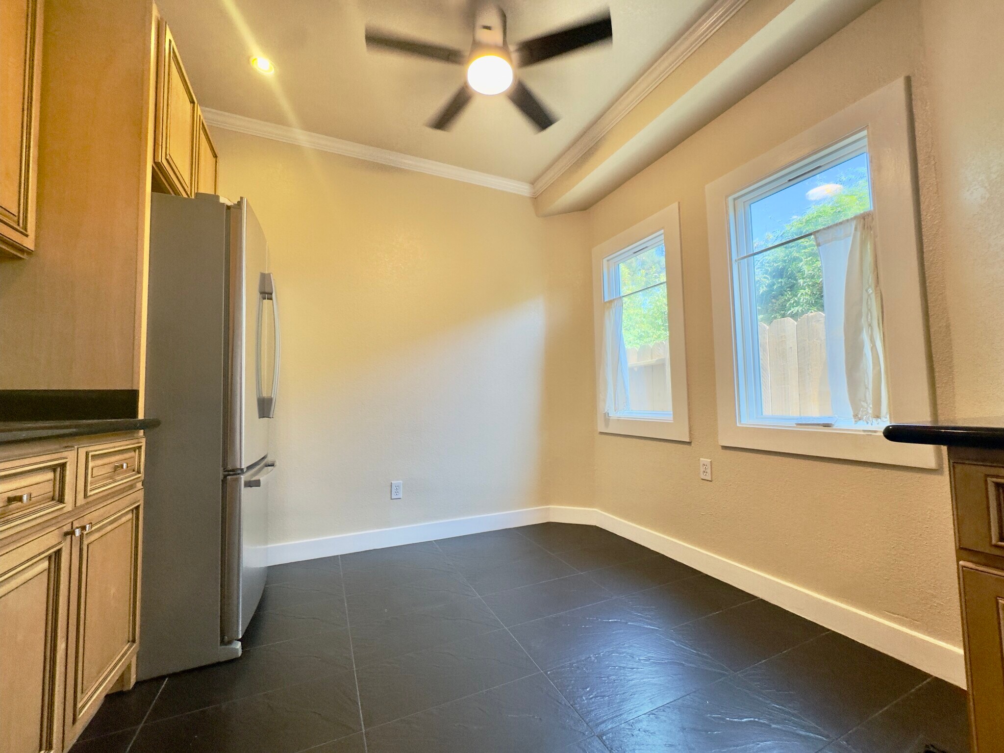 Building Photo - 2615 Maxwell Ave