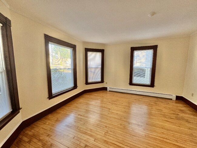 Building Photo - 66 Center St