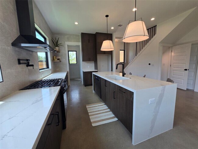 Building Photo - 5301 Grover Ave