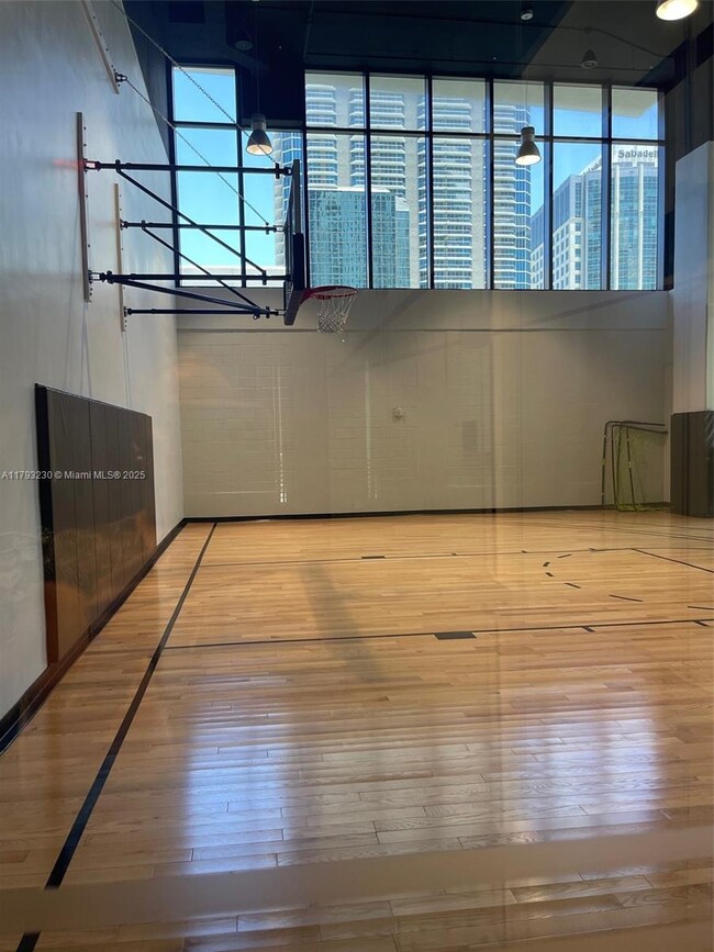 Building Photo - 1010 Brickell Ave