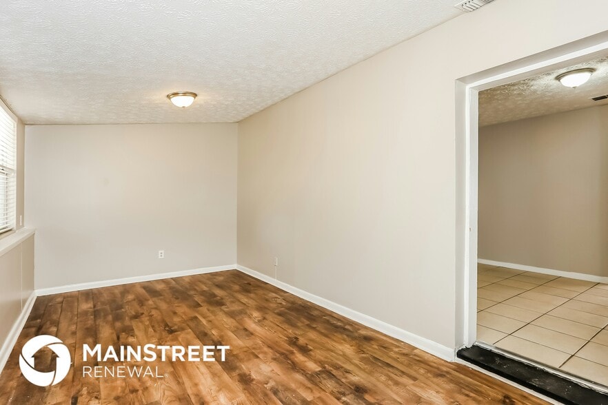 Building Photo - 1411 Palmdale St