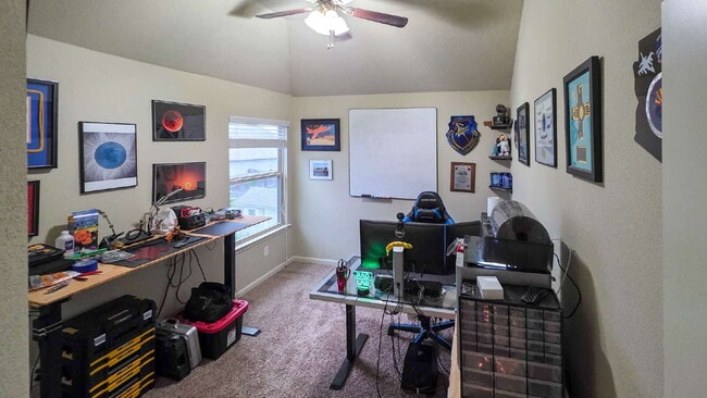 Building Photo - 2025 Stubbs Dr