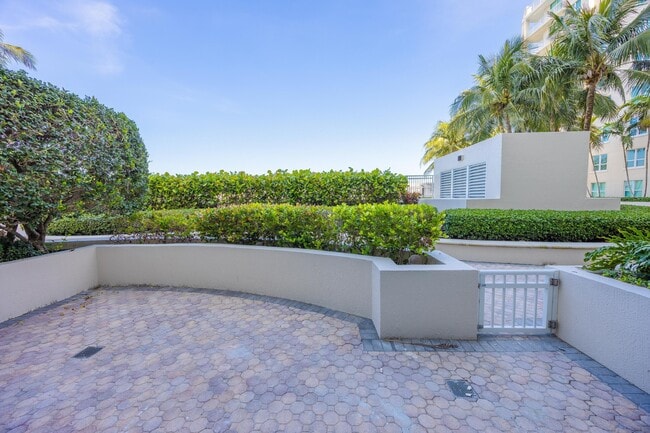 Building Photo - 350 N Federal Hwy