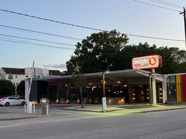 Building Photo - 1111 Shepherd Dr