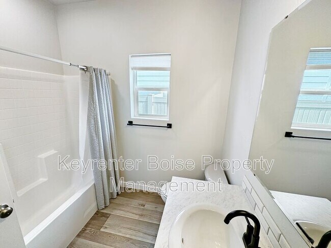 Building Photo - 11253 W Langit St