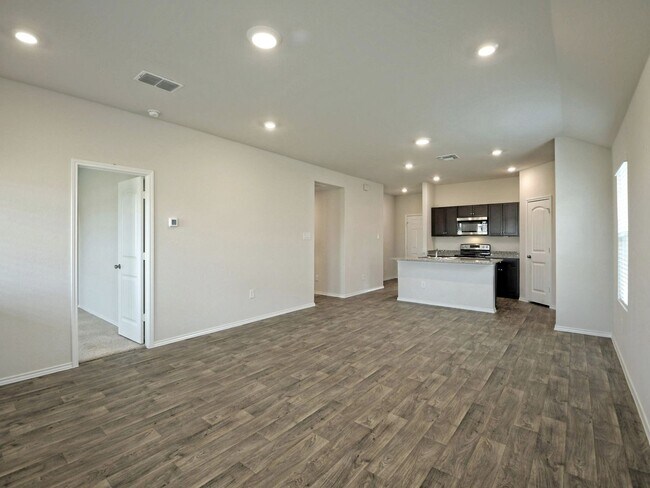 Building Photo - 4 BR/ 2 BA in Seguin - 1612 SF in Arroyo Ranch!