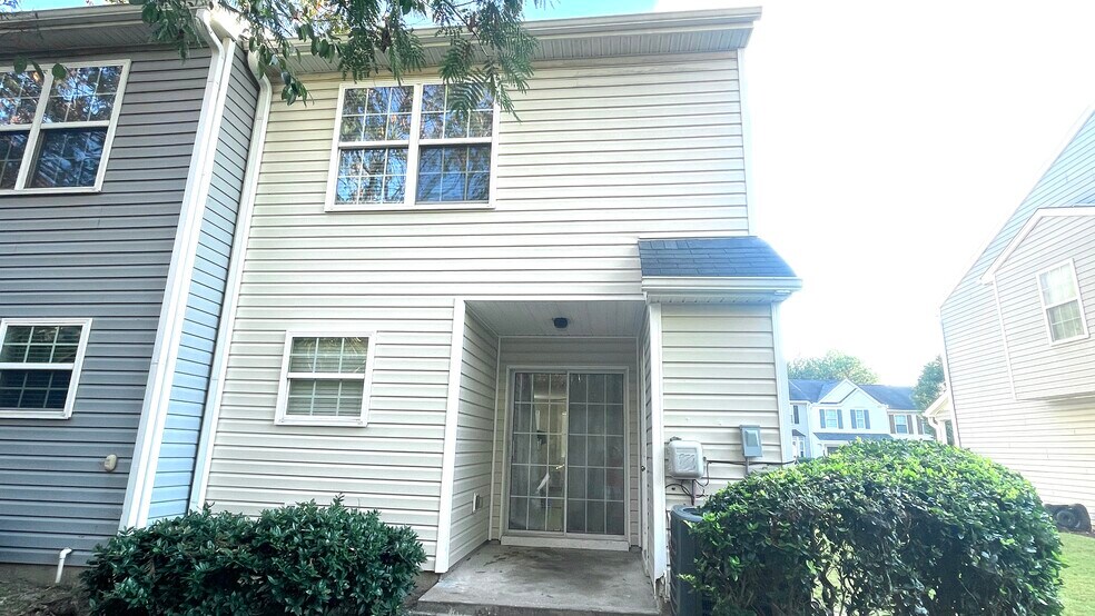 Building Photo - 711 Crestwell Cir SW