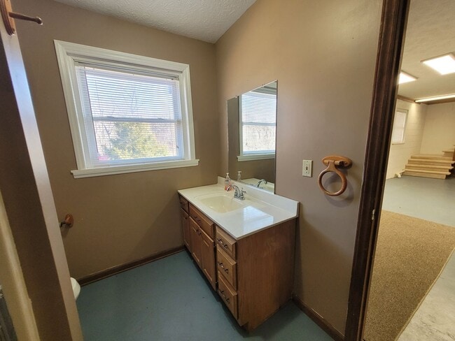 Building Photo - Nice Brick Home in Mount Airy