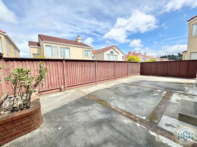 Building Photo - Large 6 BR|3 BA in the coveted Community Of Traditions Belhaven in Daly City With Views Of The Hills