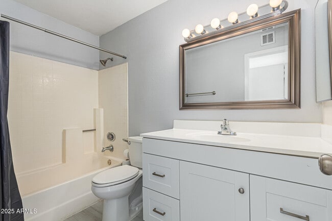 Building Photo - 4730 W Northern Ave