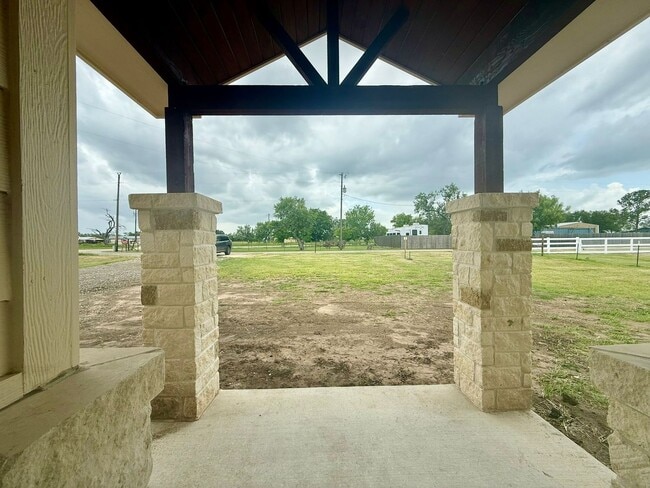 Building Photo - 1075 County Rd 678 E