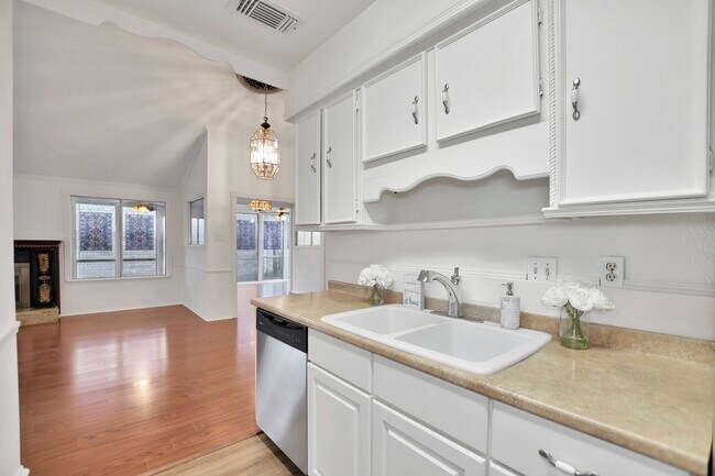 Building Photo - 7619 Lemma Dr