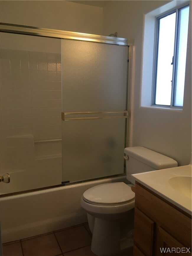 Building Photo - 2523 Country Club Dr