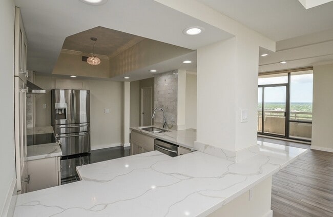 Building Photo - 15 Greenway Plz