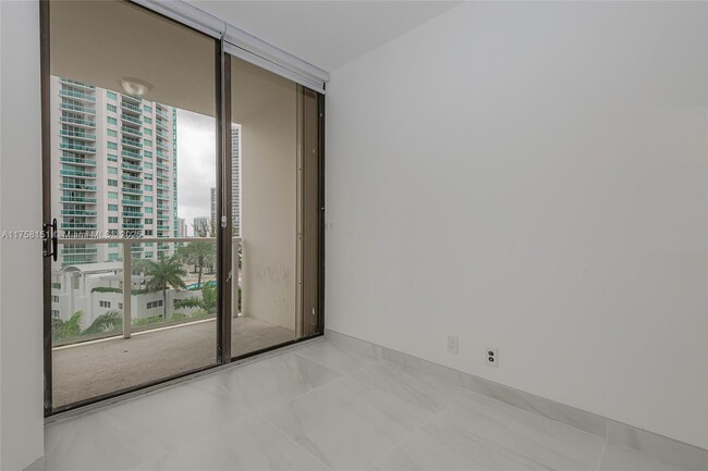 Building Photo - 19500 Turnberry Way