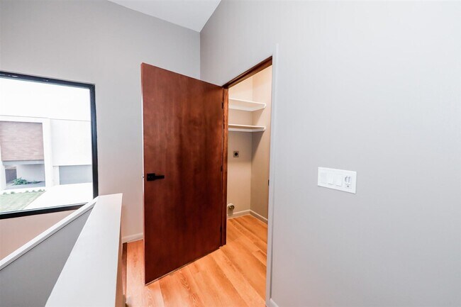 Building Photo - 7219 Rocio Dr