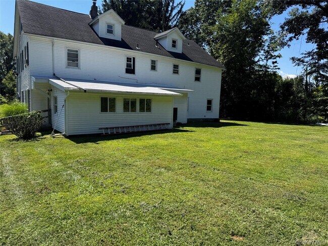 Building Photo - 289 Myers Corners Rd