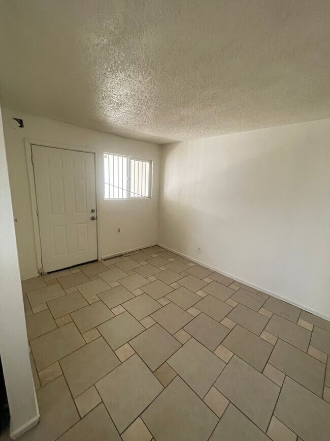 Building Photo - 322 Lincoln Ave