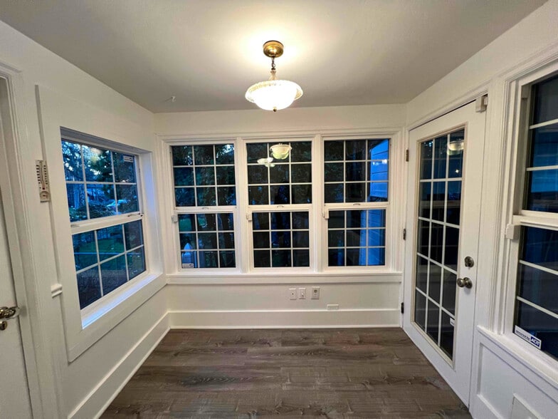 Building Photo - 400 W 17th St