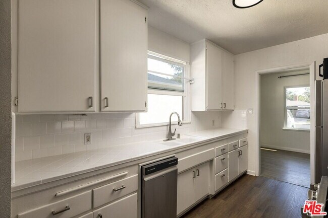 Building Photo - 6315 Craner Ave